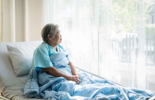 מעקה למיטה לקשישים2